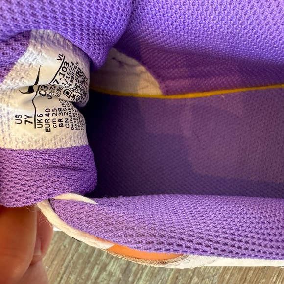 Youth size 7 Nike Air Max shoes. Excellent hardly worn condition! $25 - Picture 5 of 5